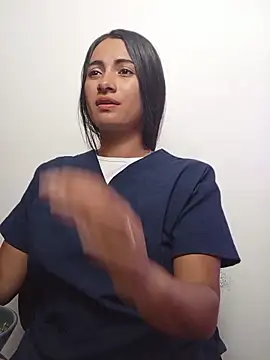 Snapshot of DaniellaGiraldo chatting on 05/11/26, 02:12 DaniellaGiraldo online show from 05/11/26, 02:12