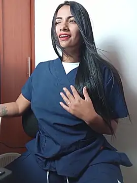 Snapshot of DaniellaGiraldo chatting on 05/12/26, 02:03 DaniellaGiraldo online show from 05/12/26, 02:03