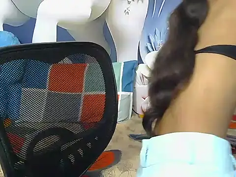 hot-nisha35 online show from 05/01/26, 06:18