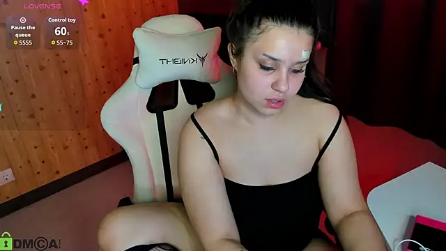 Snapshot of nicolewoss chatting on 06/08/26, 11:10 nicolewoss online show from 06/08/26, 11:10