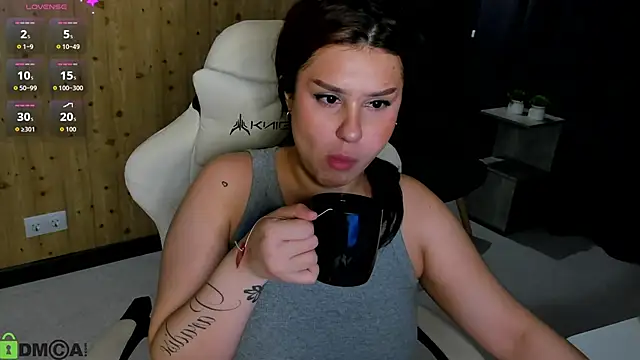 Snapshot of nicolewoss chatting on 06/16/26, 03:20 nicolewoss online show from 06/16/26, 03:20