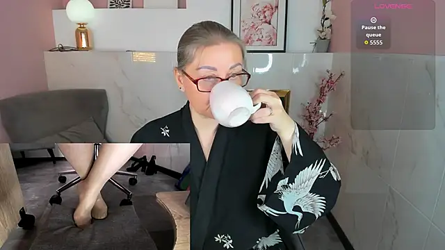 Alexandra Kind online show from 06/14/26, 08:55