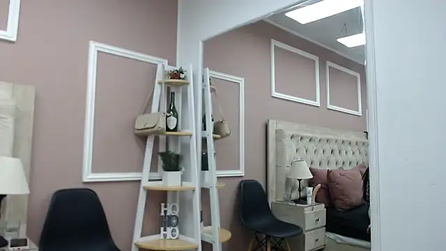 tiffanykanox online show from 05/02/26, 12:32