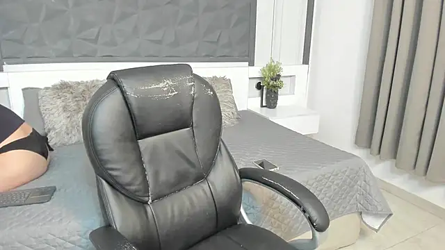 sophia blade  online show from 05/10/26, 03:01