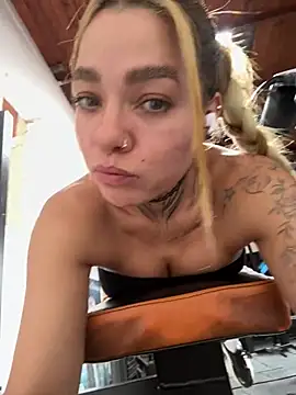 Snapshot of Violeta_queen1 chatting on 06/25/26, 05:17 Violeta queen1 online show from 06/25/26, 05:17