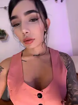 Snapshot of milasantana_ chatting on 06/11/26, 10:52 milasantana online show from 06/11/26, 10:52