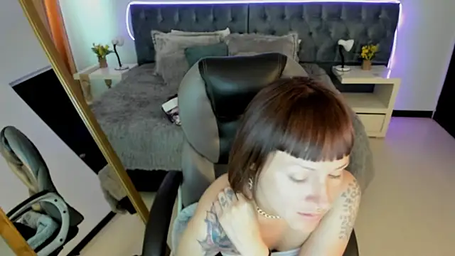 Kim Jeins666  online show from 06/10/26, 08:19