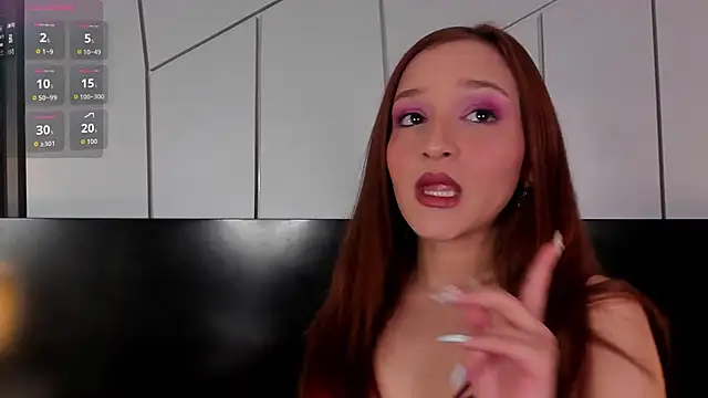 Snapshot of leahluna chatting on 05/05/26, 07:33 leahluna online show from 05/05/26, 07:33