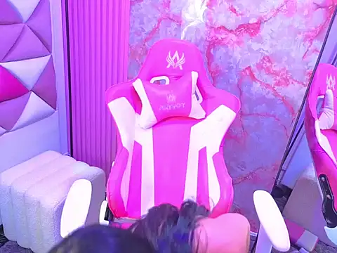 Lucy Owen26 online show from 04/18/26, 08:09