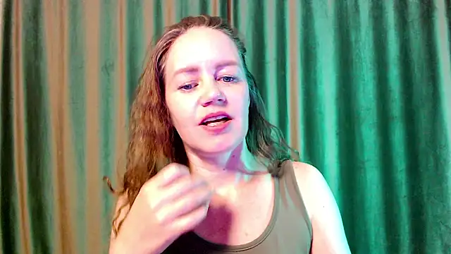 Snapshot of Fern_Lust chatting on 04/30/26, 02:45 Fern Lust online show from 04/30/26, 02:45