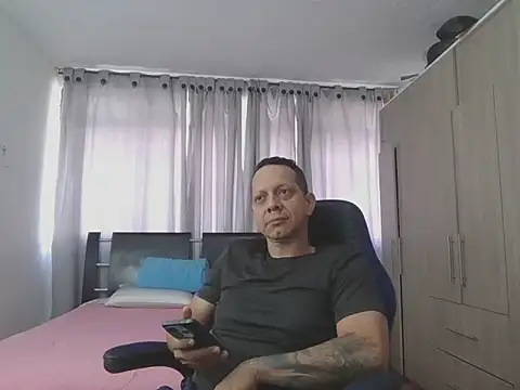 LeonR8901 online show from 04/27/26, 01:42