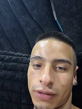 Snapshot of willclayy chatting on 04/26/26, 11:24 willclayy online show from 04/26/26, 11:24