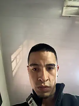 Snapshot of willclayy chatting on 05/14/26, 12:12 willclayy online show from 05/14/26, 12:12