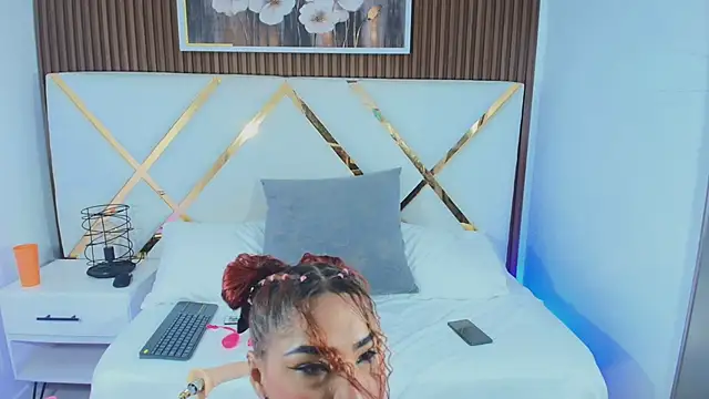 Snapshot of Mariana_Martinez_1 chatting on 04/15/26, 09:15 Mariana Martinez 1 online show from 04/15/26, 09:15