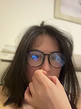 Snapshot of Faye-baby chatting on 04/25/26, 04:15 Faye-baby online show from 04/25/26, 04:15