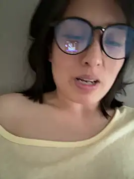 Snapshot of Faye-baby chatting on 04/28/26, 02:27 Faye-baby online show from 04/28/26, 02:27