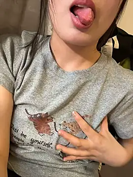 Snapshot of Faye-baby chatting on 05/15/26, 10:11 Faye-baby online show from 05/15/26, 10:11