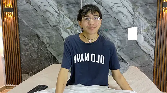 NoahWalker   online show from 05/04/26, 11:06