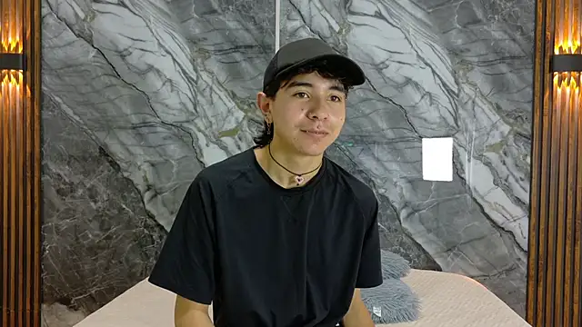 NoahWalker   online show from 05/06/26, 11:04