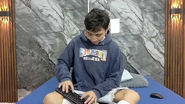 Snapshot of NoahWalker__ chatting on 07/16/26, 11:16 NoahWalker online show from 07/16/26, 11:16