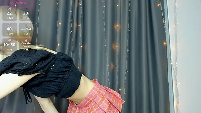 SophiaDarsly online show from 04/18/26, 07:58