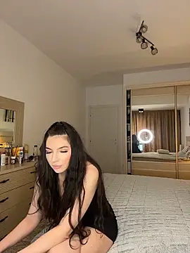 CandyElla  online show from 05/17/26, 07:21
