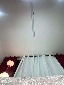 Lila-pinkky online show from 05/11/26, 11:38