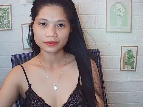 -Lucie-e online show from 05/18/26, 04:07