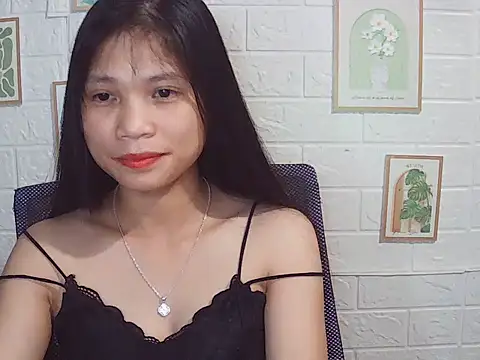-Lucie-e online show from 05/18/26, 04:13