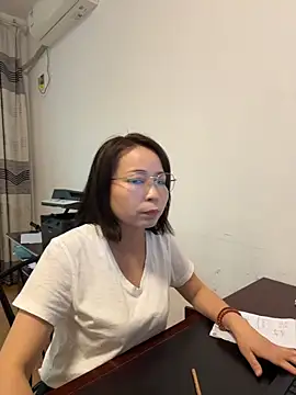 Snapshot of lisha521 chatting on 06/17/26, 02:03 lisha521 online show from 06/17/26, 02:03