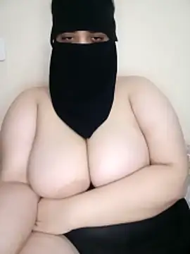 Snapshot of Meryem_sexyy chatting on 06/16/26, 08:33 Meryem sexyy online show from 06/16/26, 08:33
