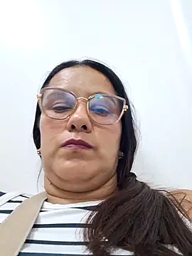 Snapshot of Samanta-42 chatting on 05/17/26, 12:41 Samanta-42 online show from 05/17/26, 12:41