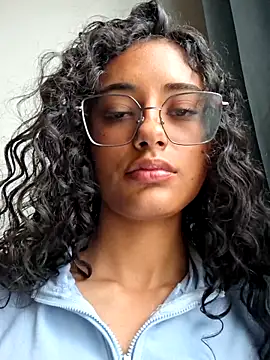 Valentinalau online show from 04/18/26, 07:07