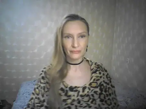 Snapshot of LunaBelle8 chatting on 04/25/26, 05:43 LunaBelle8 online show from 04/25/26, 05:43