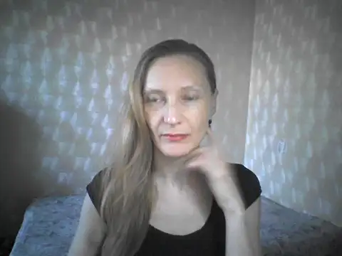 Snapshot of LunaBelle8 chatting on 05/04/26, 04:14 LunaBelle8 online show from 05/04/26, 04:14