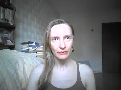 Snapshot of LunaBelle8 chatting on 06/06/26, 02:44 LunaBelle8 online show from 06/06/26, 02:44