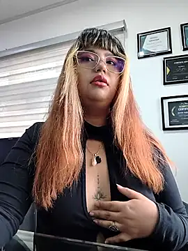 Snapshot of BelleVivianne chatting on 04/25/26, 01:03 BelleVivianne online show from 04/25/26, 01:03