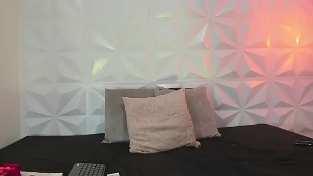lucy rouse1 online show from 05/22/26, 05:03