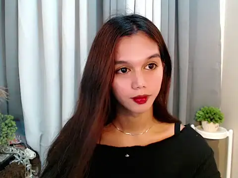 Snapshot of marie_castro chatting on 05/07/26, 10:53 marie castro online show from 05/07/26, 10:53