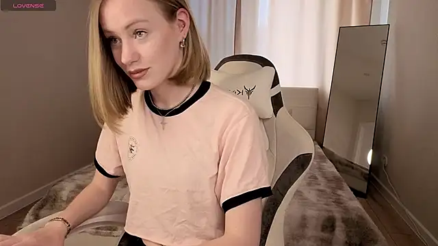 EvaHamilton online show from 06/14/26, 01:14