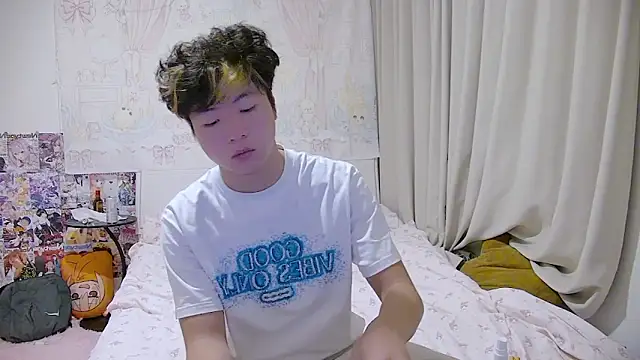 Cream-001 online show from 04/18/26, 11:05