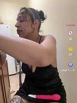 Snapshot of DominicanJojo chatting on 06/08/26, 02:12 DominicanJojo online show from 06/08/26, 02:12