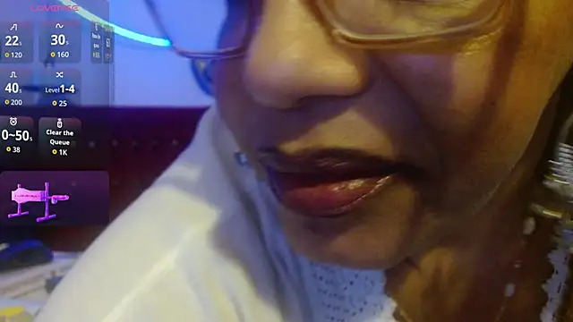 Sweet-Mommy-Milf online show from 05/02/26, 01:21