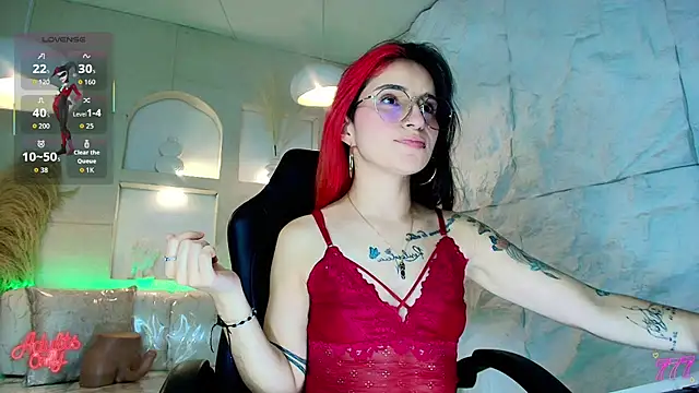 Moon Red r online show from 04/20/26, 07:48