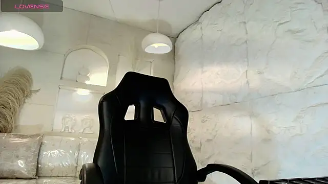 Snapshot of Moon_Red_r chatting on 04/25/26, 07:33 Moon Red r online show from 04/25/26, 07:33