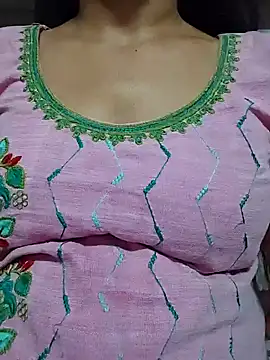 Snapshot of SEEMA_333 chatting on 04/18/26, 09:35 SEEMA 333 online show from 04/18/26, 09:35