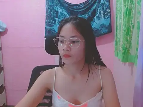 Snapshot of Sweetsexylady19 chatting on 05/11/26, 12:44 Sweetsexylady19 online show from 05/11/26, 12:44