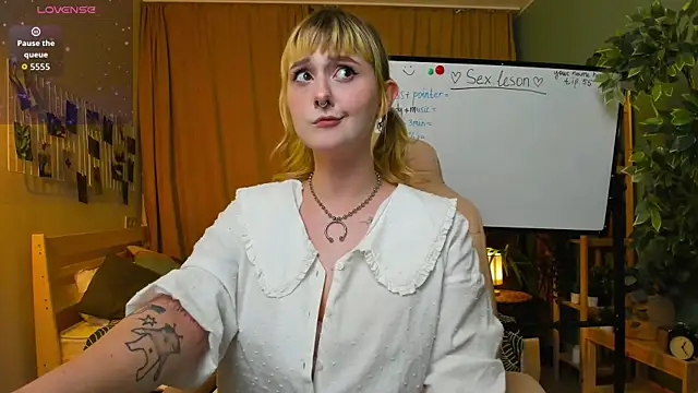 Emma Thomps online show from 05/07/26, 02:22