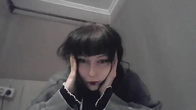 Snapshot of ChargedReign chatting on 04/25/26, 01:41 ChargedReign online show from 04/25/26, 01:41