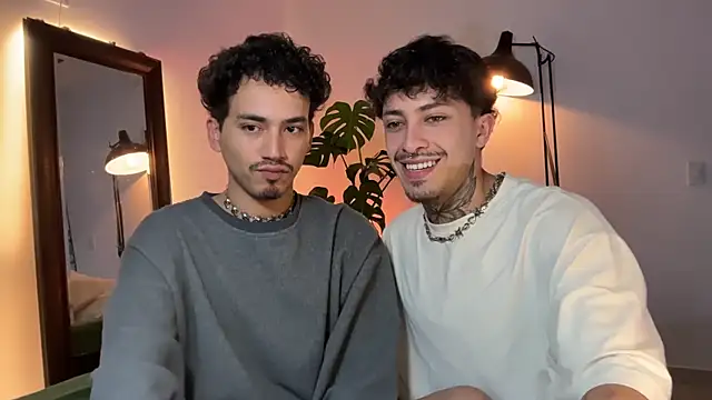 Snapshot of Noah_and_Steven chatting on 05/02/26, 08:36 Noah and Steven online show from 05/02/26, 08:36